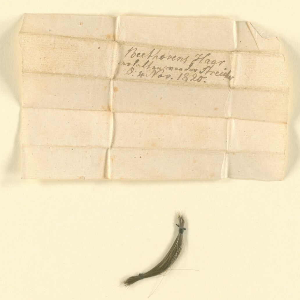 The Müller Lock, authenticated by the study, and its provenance note. Image credit: Beethoven-Haus Bonn, Collection H. C. Bodmer.